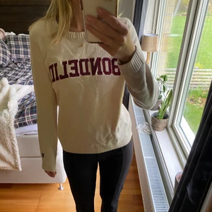 Stickad Tröja från Bondelid - En stickad tröja från Bondelid. Fint skick. Säljes pga kommer inte till användning. Storlek S. Köparen står för frakt, kan annars mötas upp i Vänersborg.