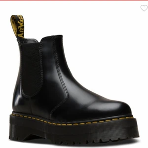Dr. Martens - Säljer dessa balla Dr. Martens! Ändå använda ganska mycket men inga märken på skinnet! Lite slitna på sulan bara men inget man märker. Därav priset!