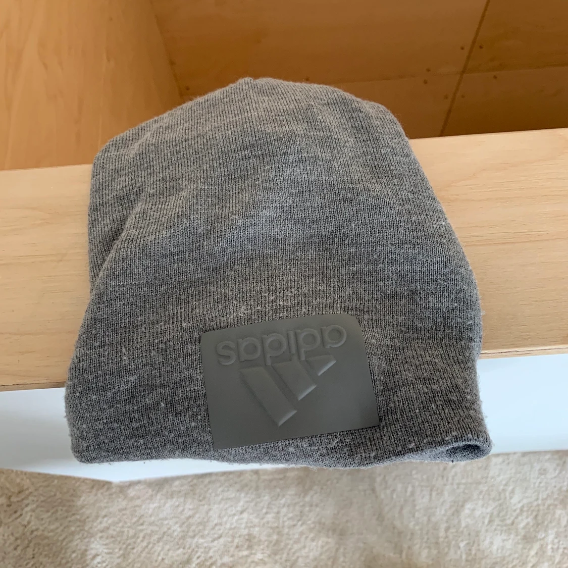 Grå adidas mössa - 90