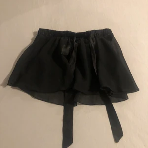 Balett skjol - Fått den begagnand, säljs för att den är för liten 💕 frakt betalas av köparen :)
