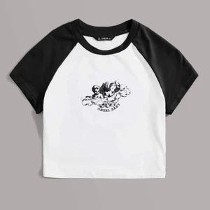 Ängel T-Shirt - Säljer denna fina t-shirt för att jag inte längre använder den, inga fläckar eller skador. Köpare står för frakt