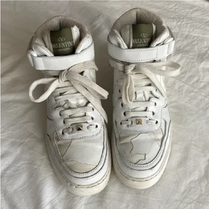 Valentinoskor - Funderar på att sälja mina valentinos i storlek 36 då de tyvärr är för stora. Passar som 37! 