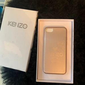 Kenzo skal - Kenzo skal med ett skit coolt tryck som är lite diskret till en iPhone 7
