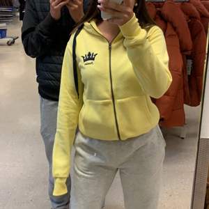 Säljer en Sverige hoodie pågrund av kommer inte till användning! Aldrig använd! Frakt tillkommer