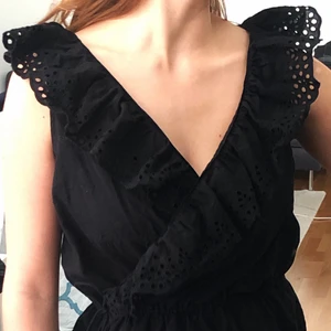 OYSHO top strl M  - Söt topp som går att spänna åt i det lilla snöret på sidan nertill. Jag har bara använt den ett par gånger😊 Meddela mig om du har frågor ✨