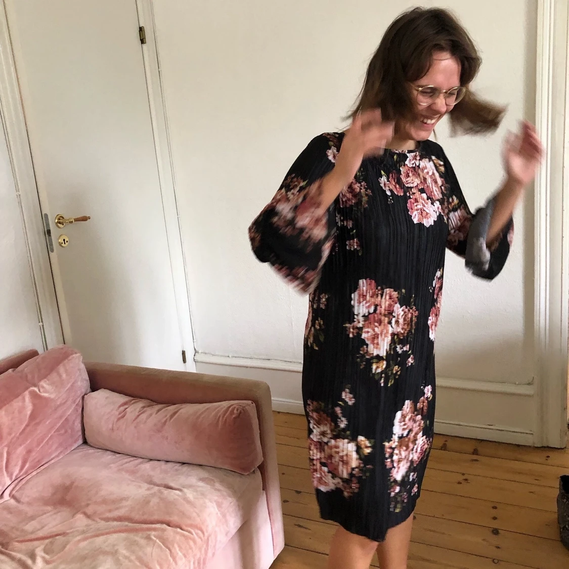 Plissé dress with flower print - 90