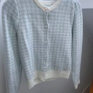 Kofta - Säljer en kofta i fint skick. Storlek s