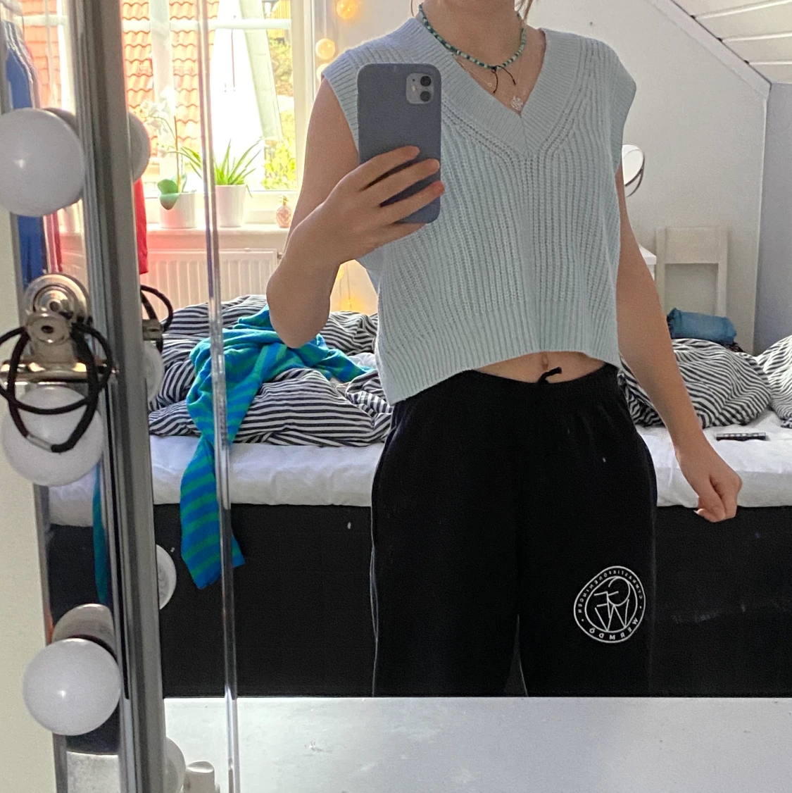 Blå stickad väst - 90