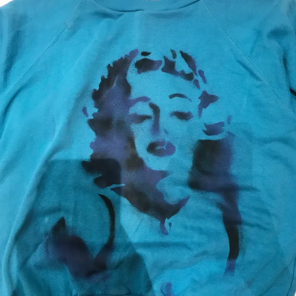 En sviincool vintage sweatshirt från 1970-talet med ett Marilyn Monroe tryck. Storlek S. 💕köpare står för frakt💕. Tröjor & Koftor.