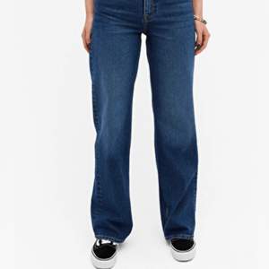 Säljer super snygga monki jeans, använd få tal gången men är för små nu. De är i storlek 25! Köpta för 400 säljer för 200kr. 