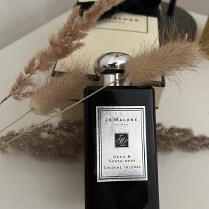 Parfym  - Jo Molon ny parfym, oanvänd, inköp pris 1500 och är 100 mil 