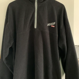 Fleecetröja  - säljer min svarta fleecetröja som jag inte använder så mycket :), strl L