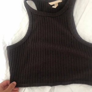 Brunt stickad linne🤎 - Trendigt brunt linne med fin passform 😌