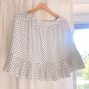 Prickig kjol - En söt prickig kjol från zara