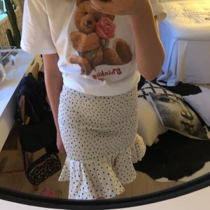 Sötaste kjolen💕 - Oanvänd kjol i från monki i xs💕 köpt för 250 kr