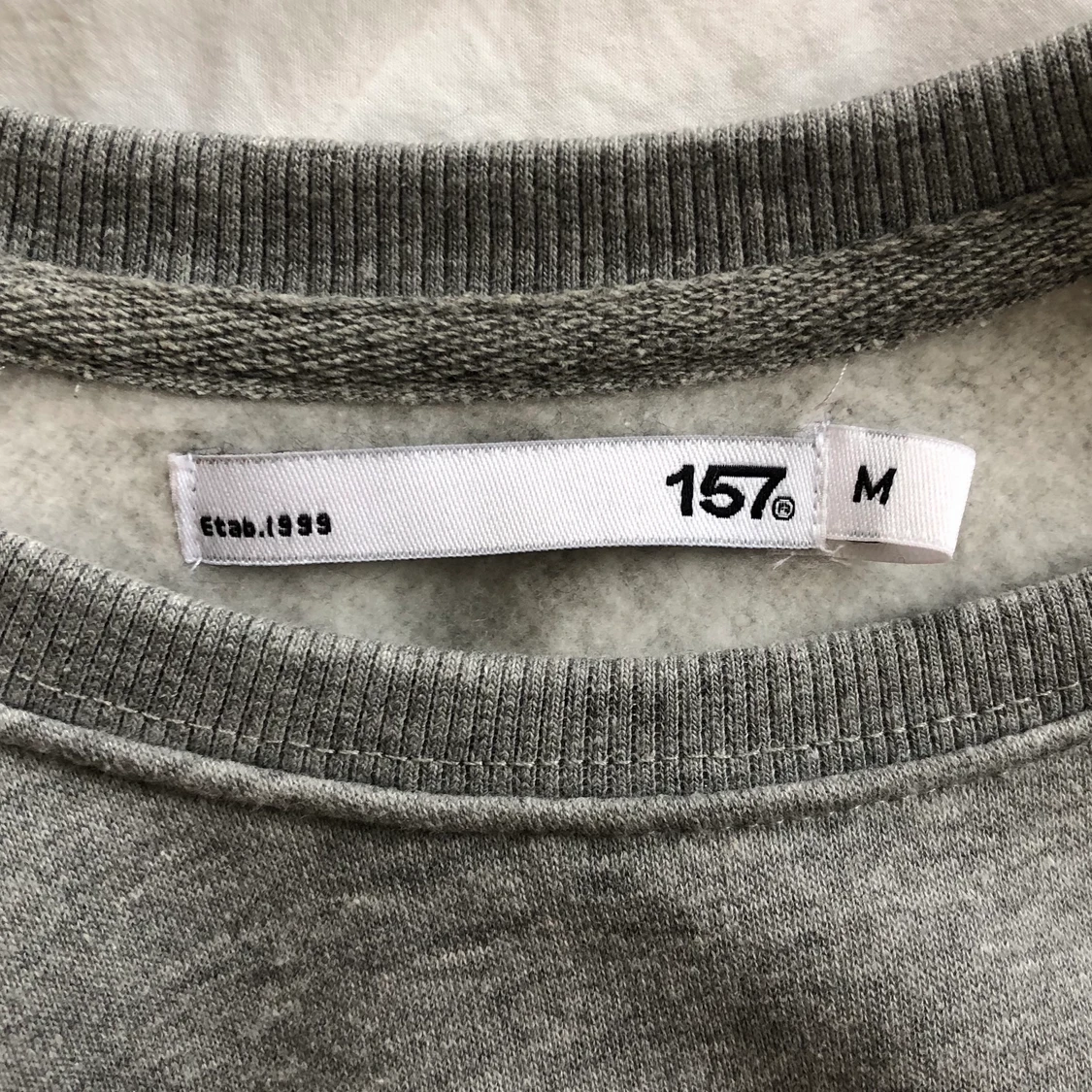Grå sweatshirt - 91