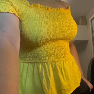 Offshoulder topp - Söt offshoulder topp💗💗💗 perfekt till sommaren, i jättebra skick!!