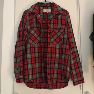 Zara wool shirt - 30% wool shirt from Zara in perfect condition. Size is L but fits nicely on an M as well! 