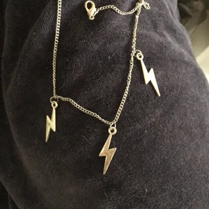 Blixt halsband  - Fint skick, har inga defekter eller så💕