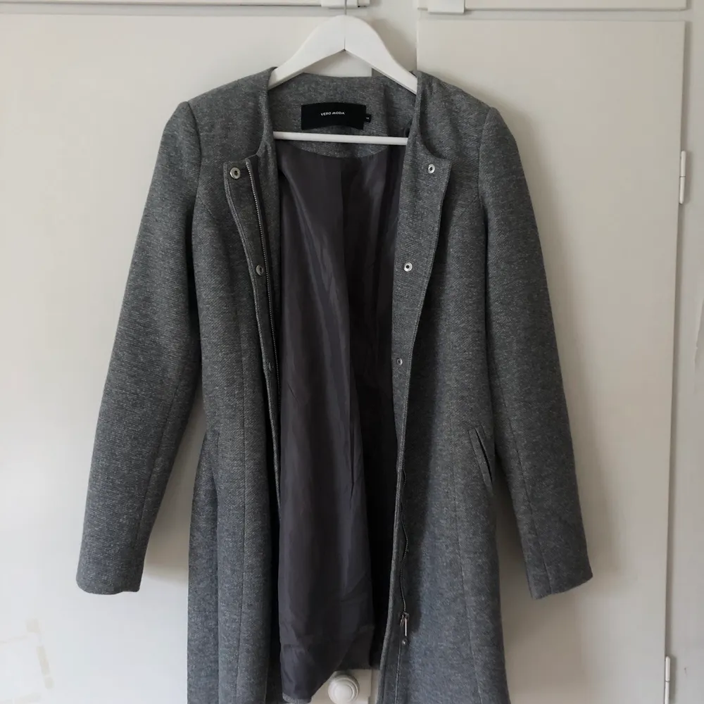 Kapp från vero moda, aldrig använd, storlek xs.. Takit.