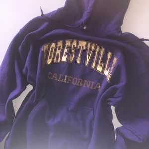 Hoodie M - Intressekoll: köpte för 400 i storlek M, nyskick och mjuk och len innuti! Aldrig använts. Buda!!💞