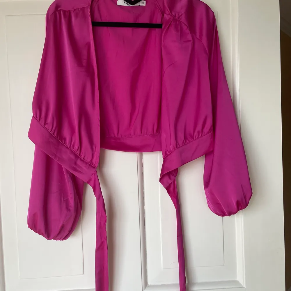 En fin blus i en härlig rosa färg. Använd en gång. . Puserot.