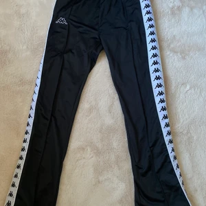 Kappa byxor - Oanvända kappa byxor med prislapp kvar. Lite för långa för mig och jag är 157