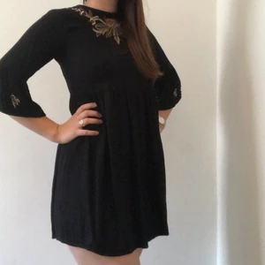 Black and flower dress - Black dress very nice for winter, some pearls missing