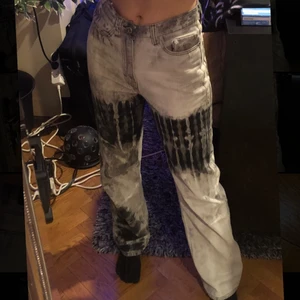 Weekday rowe jeans - Säljer dessa supercoola weekday rowe jeans i storlek W25/L32. Helt nya och oanvända och sitter helt perfekt, säljer då de tyvärr itne kommer till användning.