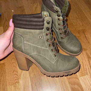 Skor helt Nya  - Helt Nya stolrek 40 