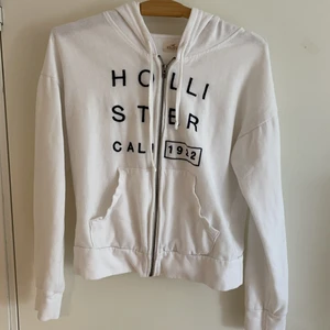 Hollister hoodie - Good condition and easy to wear with anything and willing to negotiate price 