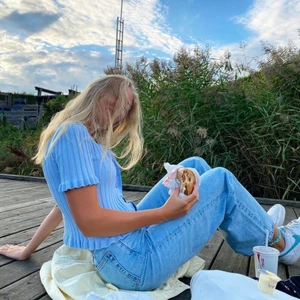 Weekday Ace High Wide Jeans - Säljer mina Ace High Wide Jeans från Weekday då de är för korta på mig, jag är 178 cm. Super fina och är i bra skick.