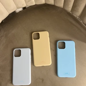 Holdit skal, iPhone 11 PRO  - Superfina Holdit skal för iPhone 11 PRO. Helt oanvända då jag skaffat ny mobil och inte hann använda dem. Babyblå, ljusblå och beige. Vid köp av alla 300kr, vid köp av ett 110kr💕💕💕