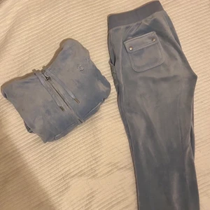 Juicy couture set - Säljer vid ett bra pris, kvaliten är som ny.