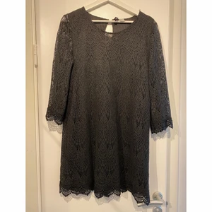Spets klänning  - Fin spetsklänning. Som ny i skick