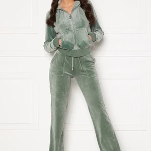 Juicy couture  - Hej jag söker juicy couture sett vilken färg som helst storlek xxs och helst bo i Göteborg❤️