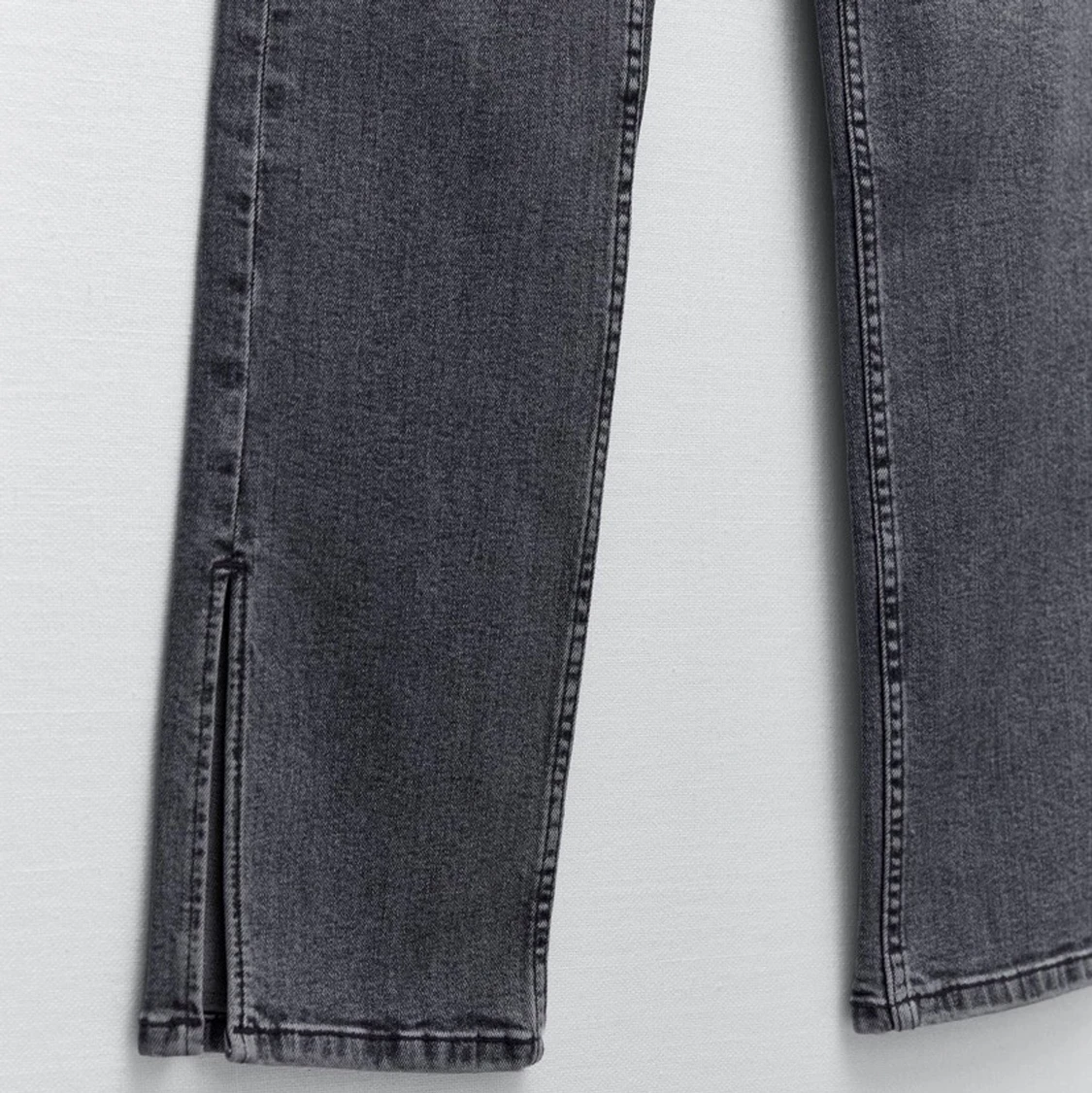 Gråa Zara jeans med slits, stolek 34 - 90