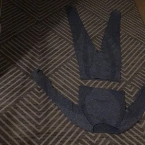 Tränings kläder💕 - Säljer mina tränings kläder som ja beställ och inte ville ha och kunde int lämna tillbaka har bara testat dem och säljer dem för 250 och vi kan diskutera om ja kanske säljer dem för 150kr!💕