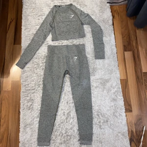 Gymshark set - Light Khaki green Gymshark crop top size S + Gymshark leggings in size S. Worn 1 time. 