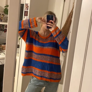 Stickad tröja, strl L  - Hur ball tröja!⚡️ Från Åhléns i storlek L. Jag har vanligtvis XS/S för lite referens🥰 