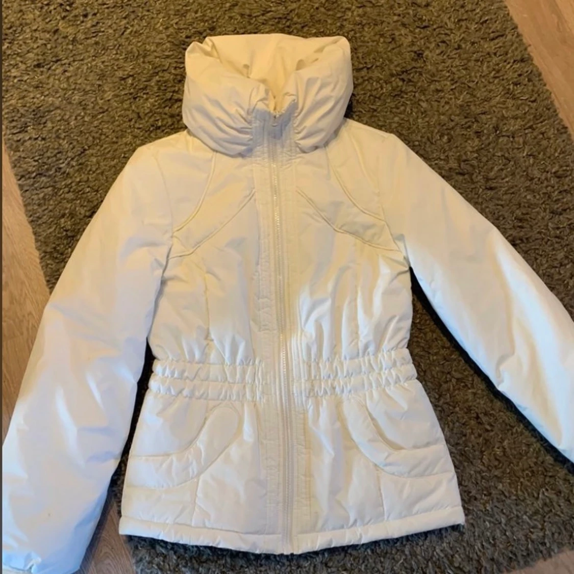 Hvit boblejakke - 90