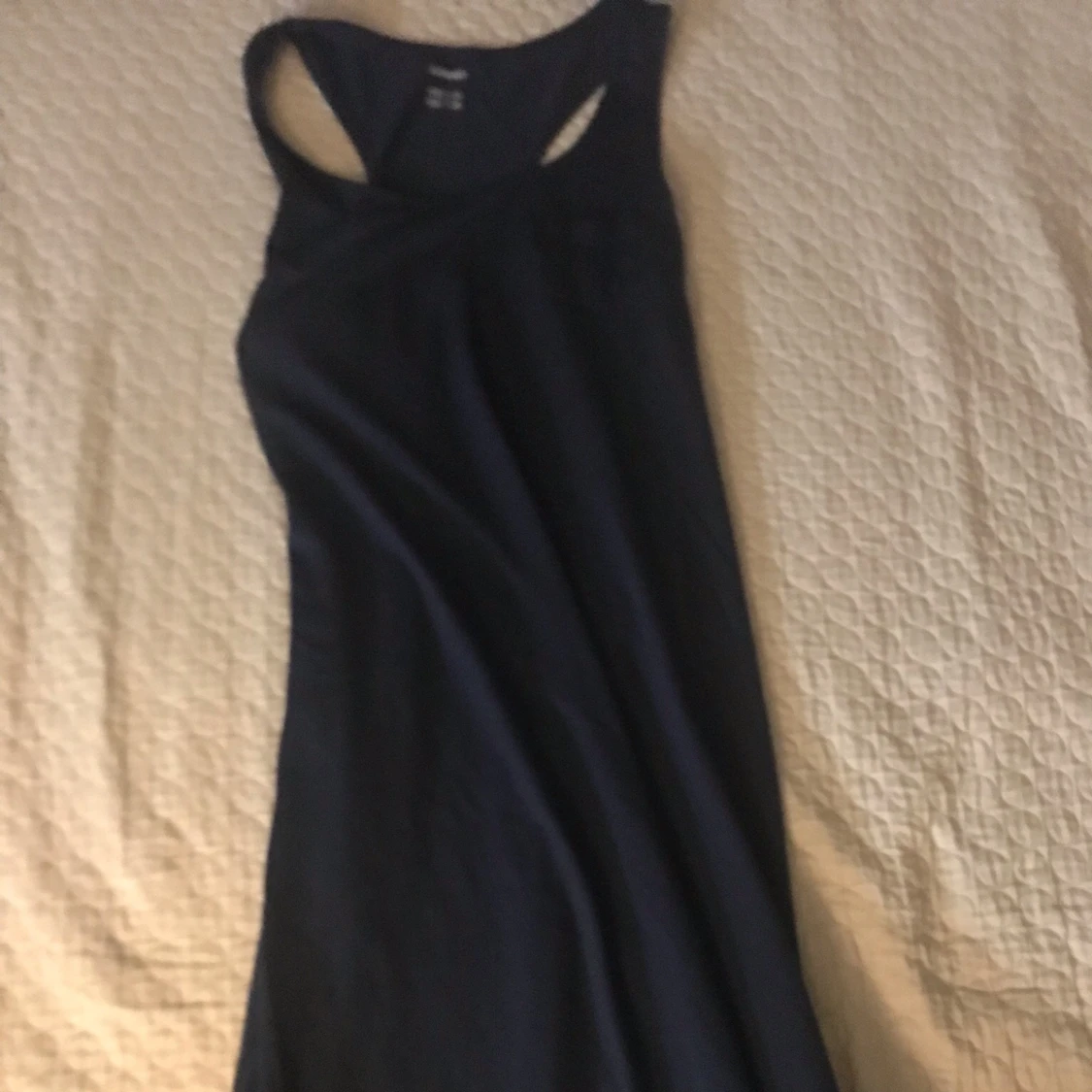 Svart/mörk blå lång klänning.