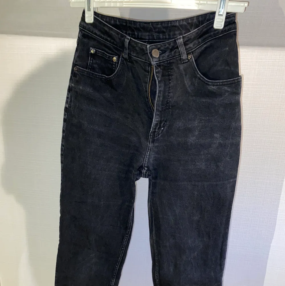 Svarta jeans från cheap monday. Storlek 29/32. Kort för att vara 32 enligt mig. Jeans & Byxor.