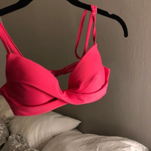 Rosa bikini överdel - Rosa bikini överdel, tror att den är ifrån Nelly. Storlek 70B