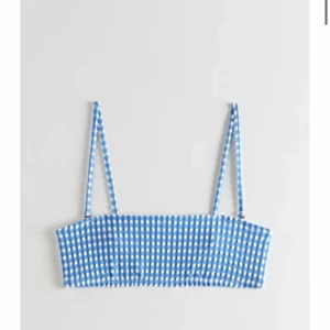 Bikini topp  - Säljer denna jättefina bikini topp med prislappen på säljer då jag intr han lämna tillbaka den då den var lite liten. För fler frågor eller bidler kontakta. ❤️☺️