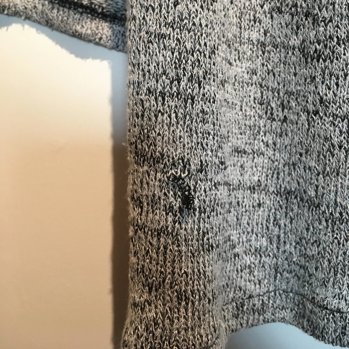 Grå stickad kofta - 91
