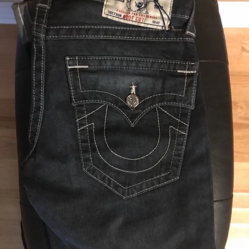 Trueys som jag inte längre använder på grund av att jag har växt (W33 L32). Jeans & Byxor.