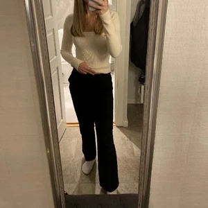 Kostymbyxa Bik Bok - Kostymbyxa Vilma från Bik Bok, jättefina men säljer pga av att jag är för lång för dom (är 170cm) orginalpris 399kr