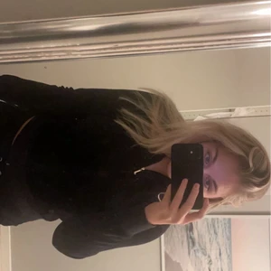 Juicy couture  - Säljer min juicy kofta, snålt använd bra skick! Ifall fler intresserade buda privat💓👍🏼Kan diskutera frakpris