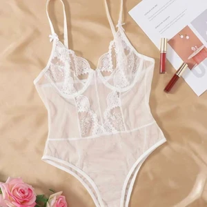 Spetstopp/lingerie - En fin spetstopp som är fin med en bh under!